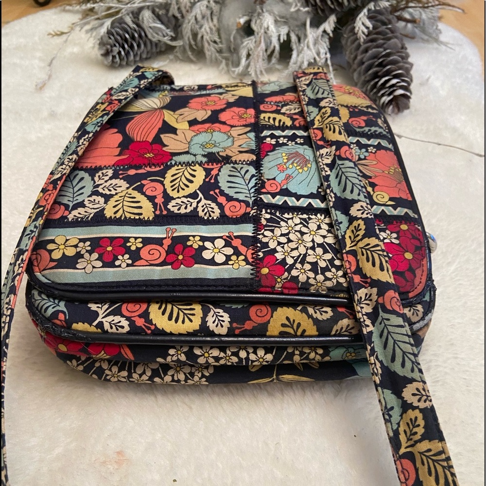 Vera Bradley retired print crossbody bag in EUC.